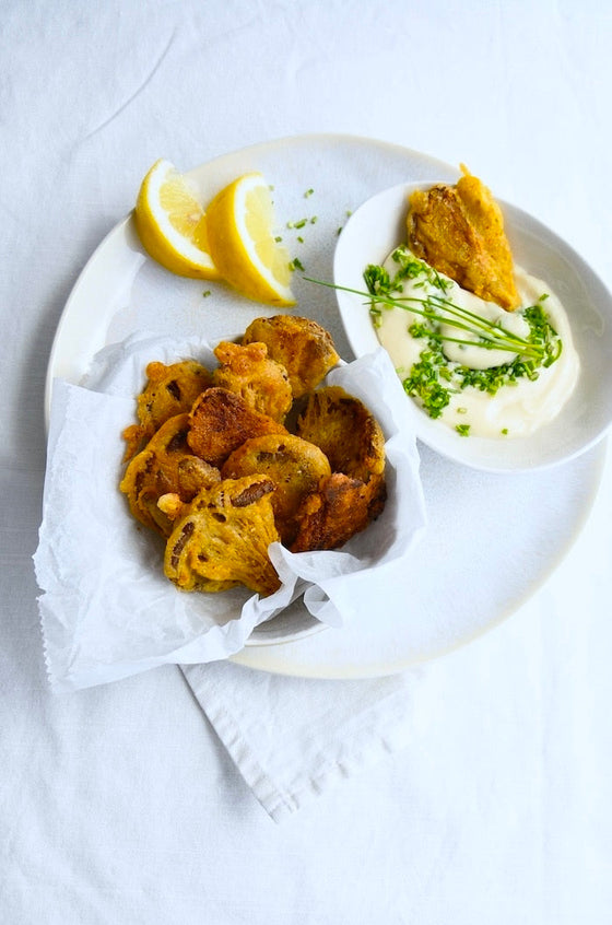 Knusprige Pilz-Bites mit Kräuter-Dip: ein leckerer Glow-Snack