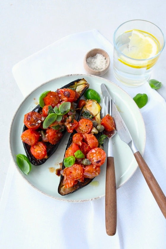 Warme Auberginen mit Tomaten-Kapernsauce