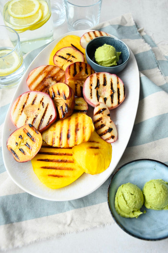 Gegrillte Früchte mit Avocado-Zitronen-Eis