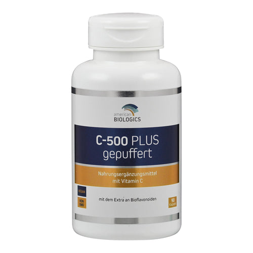 Ein weißer Kunststoffbehälter mit Schraubverschluss, beschriftet mit 'C-500 PLUS gepuffert'. Die Etikette enthält Informationen über das Produkt als Nahrungsergänzungsmittel mit Vitamin C. Es wird als vegan und Non-GMO gekennzeichnet. Die Verpackung ist schlicht und funktional gestaltet. Auf dem Etikett sind auch die Begriffe 'american BIOLOGICS' und 'mit dem Extra an Bioflavonoiden' zu sehen. Der Behälter enthält 90 Kapseln.
