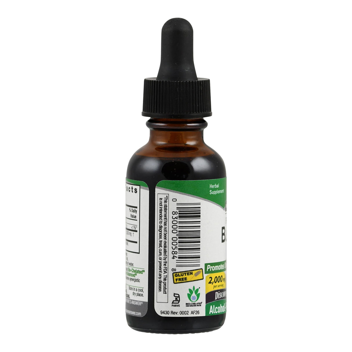 Eine braune Glasflasche mit schwarzem Tropfverschluss. Auf dem Etikett sind Informationen zu einem pflanzlichen Nahrungsergänzungsmittel, einschließlich Nährwertangaben und einem Barcode, abgedruckt. Die Flasche steht vor einem weißen Hintergrund.