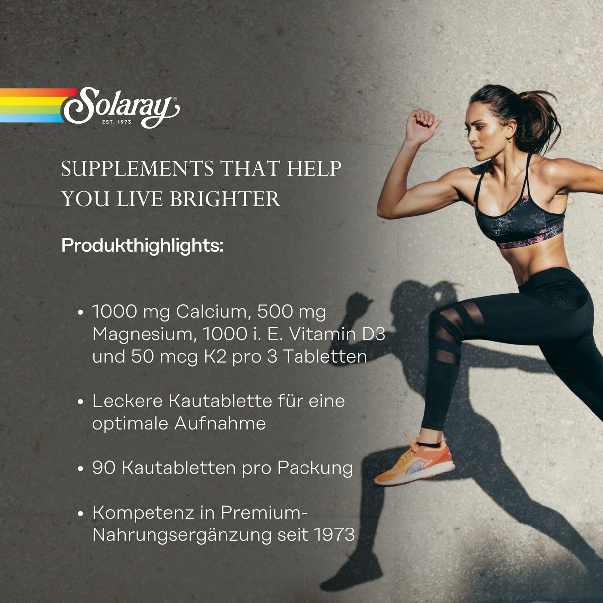 Frau in Sportkleidung springt; Solaray-Logo; Text über Nahrungsergänzungsmittel mit Produktdetails: Calcium, Magnesium, Vitamin D3, K2, Kautabletten.