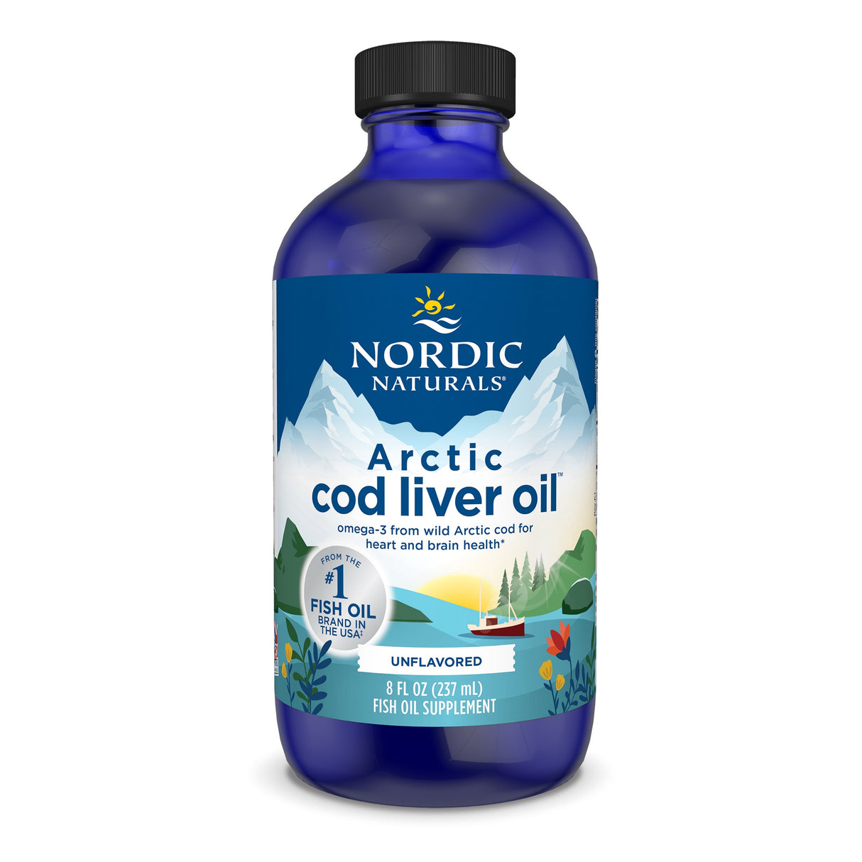 Eine blaue Flasche mit der Aufschrift 'Nordic Naturals Arctic Cod Liver Oil'. Die Flasche zeigt eine Illustration von Bergen und einem Boot auf dem Wasser. Die Aufschrift betont Omega-3 aus wildem arktischen Kabeljau für Herz- und Gehirngesundheit. Die Flasche hat ein Volumen von 237 ml und ist als Fischöl-Ergänzungsmittel gekennzeichnet.