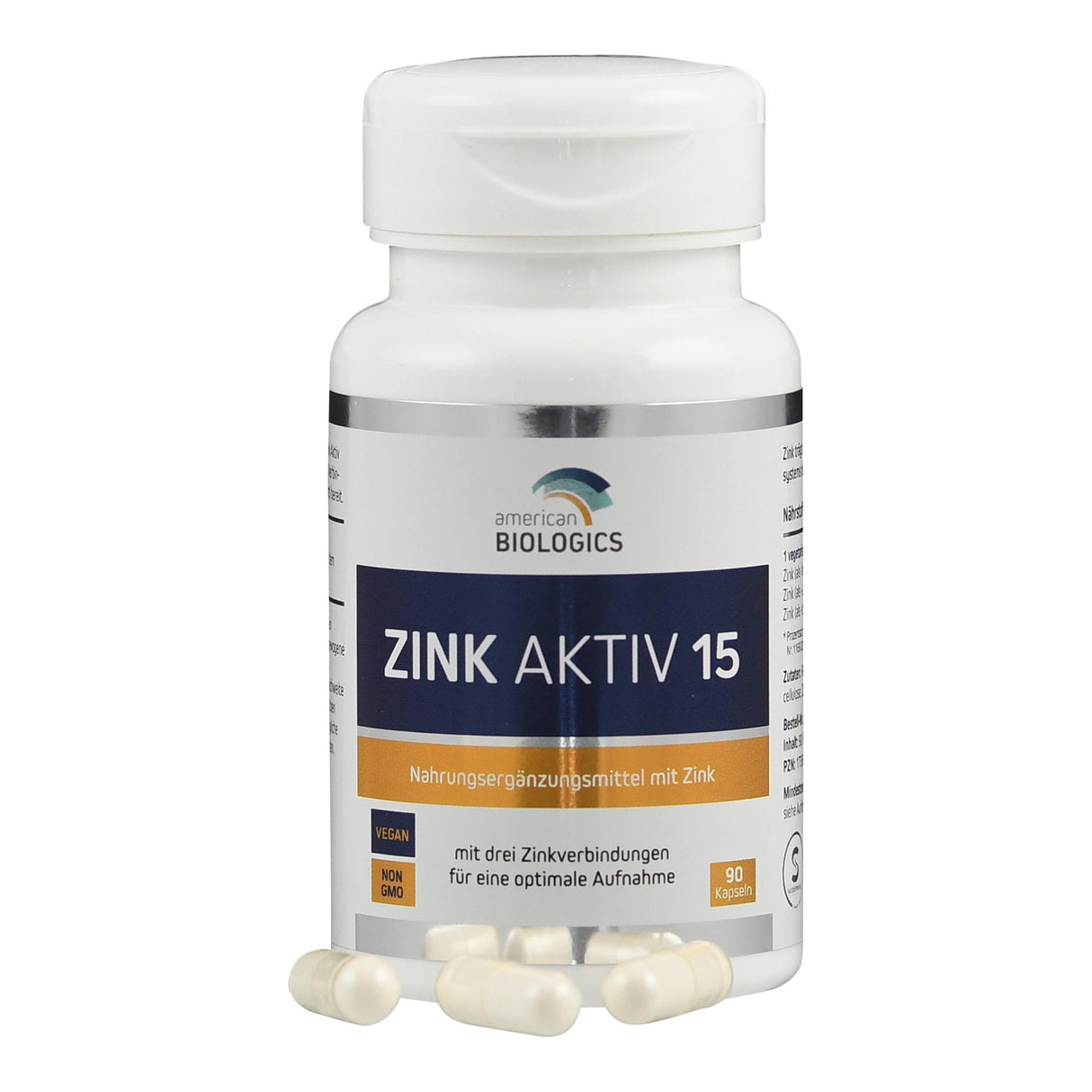 Eine weiße Plastikflasche mit dem Etikett 'Zink Aktiv 15' von American Biologics. Die Flasche enthält Nahrungsergänzungsmittel mit Zink. Auf dem Etikett sind Informationen über die Inhaltsstoffe und Hinweise wie 'Vegan' und 'Non GMO' abgebildet. Vor der Flasche liegen mehrere weiße Kapseln.