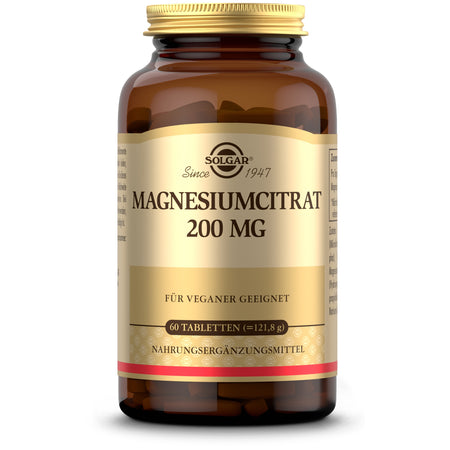 Das Bild zeigt eine braune Glasflasche mit goldenem Schraubverschluss, die ein Nahrungsergänzungsmittel enthält. Auf dem Etikett steht "Magnesiumcitrat 200 mg" und "Für Veganer geeignet". Es sind 60 Tabletten in der Flasche.