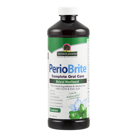 Eine Flasche PerioBrite Mundspülung von Nature's Answer ist abgebildet. Die Flasche ist dunkel mit einem weißen Deckel und einem grünen Etikett. Auf dem Etikett steht 'PerioBrite Complete Oral Care Natural Mouthwash'.
