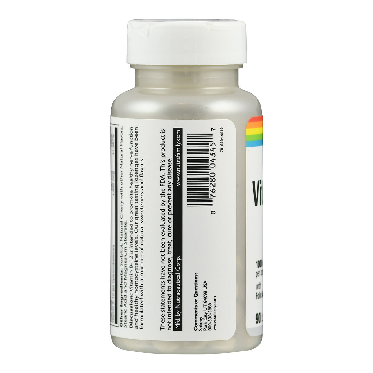 Das Bild zeigt eine weiße Plastikflasche mit einem weißen Deckel. Auf der Flasche ist ein Etikett mit Text und einem Barcode zu sehen. Der Text beschreibt vermutlich die Inhaltsstoffe oder Gebrauchsanweisungen des Produkts. Die Flasche steht aufrecht und ist vor einem weißen Hintergrund abgebildet. Das Etikett hat einen Regenbogenstreifen an der oberen rechten Ecke.