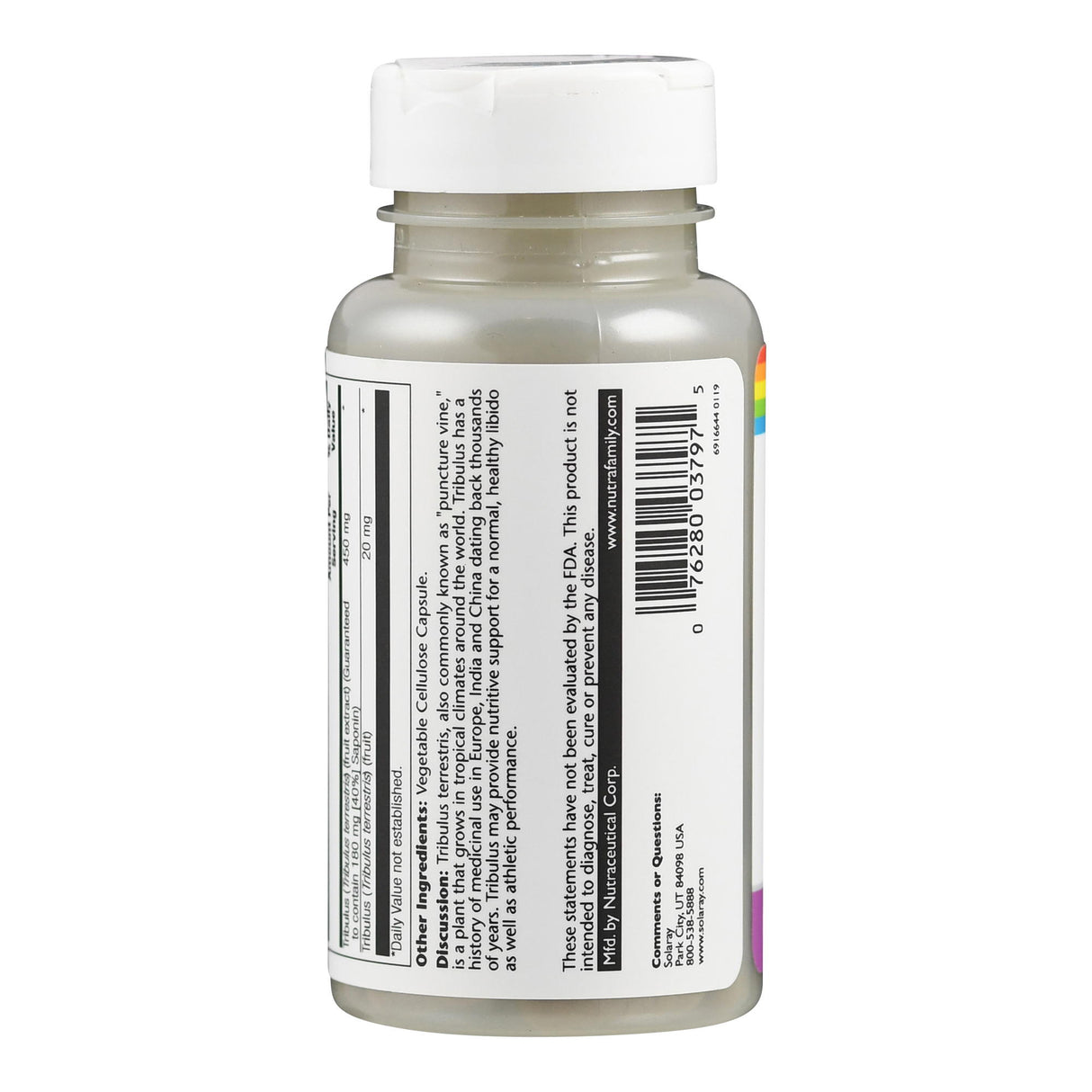 Eine weiße Plastikflasche mit einem weißen Schraubverschluss. Auf der Flasche sind mehrere Etiketten mit Text. Der Text enthält Informationen über Inhaltsstoffe, Dosierung und Hersteller. Ein Barcode ist ebenfalls sichtbar.