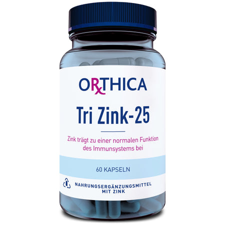Das Bild zeigt eine Flasche mit Nahrungsergänzungsmitteln der Marke Orthica. Auf dem Etikett steht 'Tri Zink-25'. Die Flasche enthält 60 Kapseln und verspricht eine Unterstützung der normalen Funktion des Immunsystems durch Zink. Das Etikett ist weiß mit blauer und roter Schrift. Die Flasche hat einen blauen Deckel.
