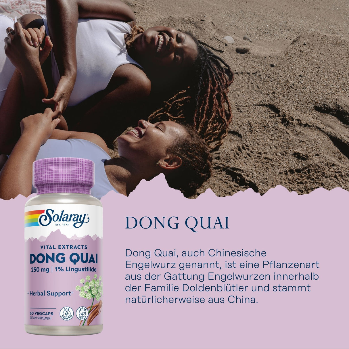 Zwei lachende Frauen liegen entspannt am Sandstrand. Eine Flasche Solaray Dong Quai Vital Extracts ist im Vordergrund zu sehen. Der Text beschreibt Dong Quai als chinesische Engelwurz, die zur Familie der Doldenblütler gehört.