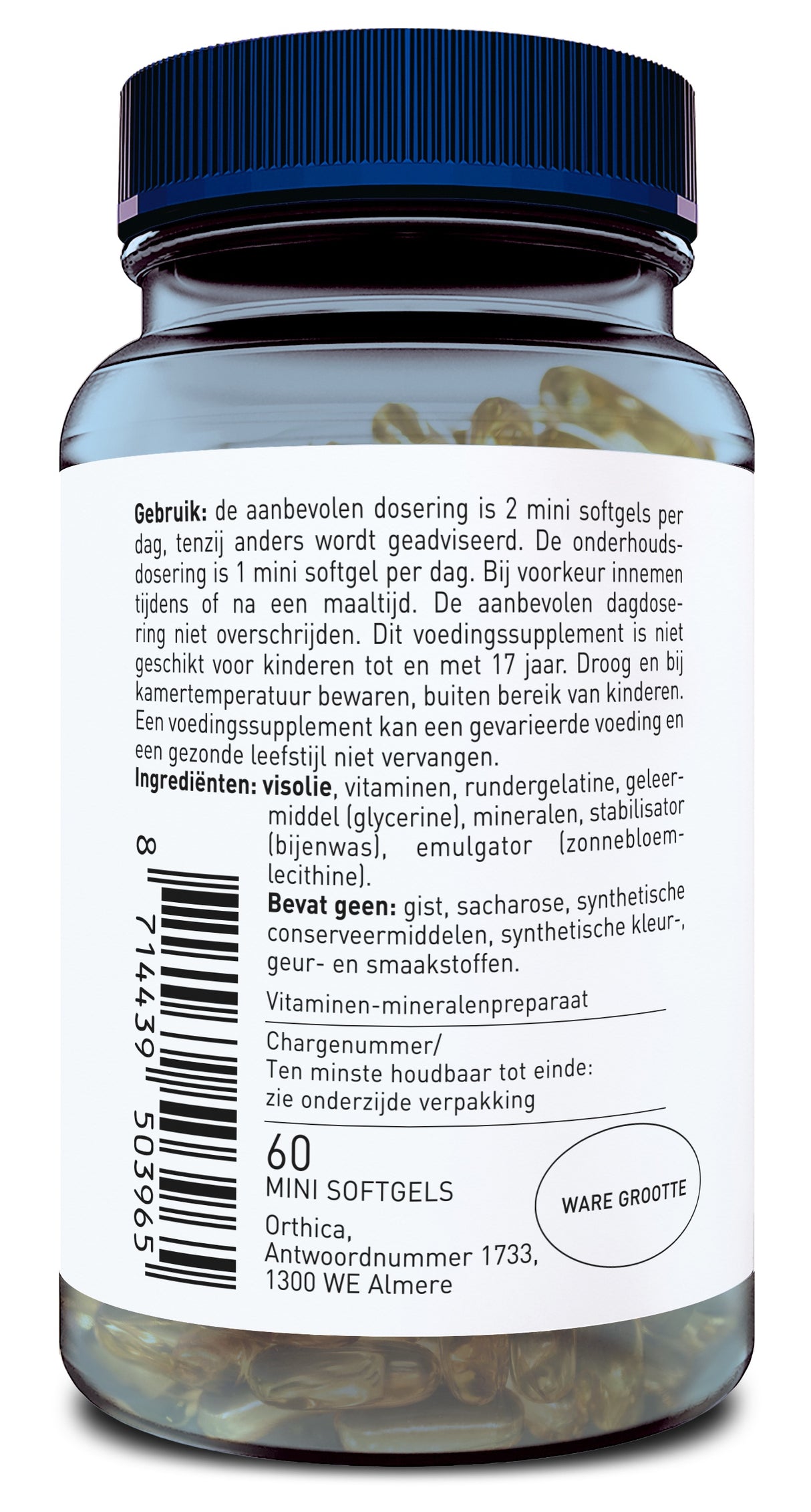 Das Bild zeigt eine durchsichtige Plastikflasche mit einem blauen Deckel, die Mini-Softgels enthält. Auf dem Etikett stehen Gebrauchsanweisungen und Inhaltsstoffe in niederländischer Sprache. Die Flasche stammt von der Marke Orthica, mit der Adresse in Almere, Niederlande. Die empfohlenen Dosierungen und Zutaten wie Visolie, Vitamine und Mineralien sind angegeben. Die Aufschrift "WARE GROOTTE" ist ebenfalls sichtbar.