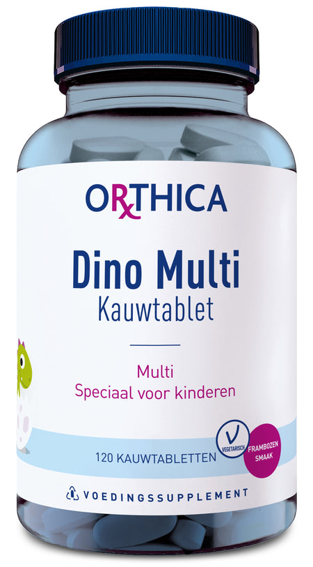 Ein Glasbehälter mit einem blauen Deckel, der mit dem Etikett "Orthica Dino Multi Kauwtablet" versehen ist. Das Etikett zeigt, dass es sich um ein Nahrungsergänzungsmittel für Kinder handelt, speziell um Multivitamin-Kautabletten mit Himbeergeschmack. Das Etikett ist hauptsächlich weiß mit blauer und pinker Schrift. Auf der linken Seite ist ein stilisierter Dinosaurier zu sehen. Der Behälter enthält 120 Kautabletten.