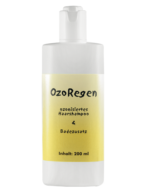 Eine weiße Plastikflasche mit gelbem Etikett, auf dem 'OzoRegen ozonisiertes Haarshampoo & Badezusatz' steht. Inhalt: 200 ml.