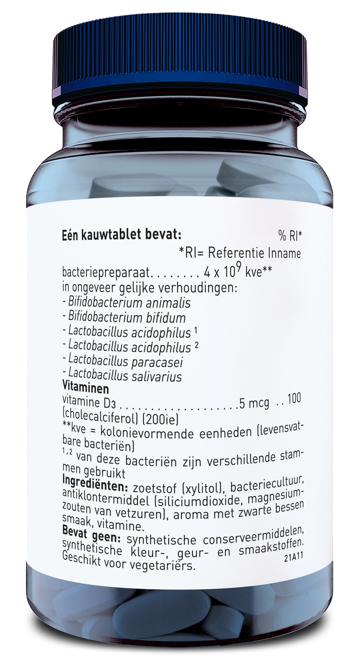 Das Bild zeigt ein blaues Plastikbehälter mit einem Schraubdeckel, gefüllt mit Kautabletten. Auf dem Etikett steht die Inhaltsangabe, einschließlich Bakterienpräparaten und Vitamin D3. Die Verpackung ist für Vegetarier geeignet und enthält keine synthetischen Konservierungsstoffe.