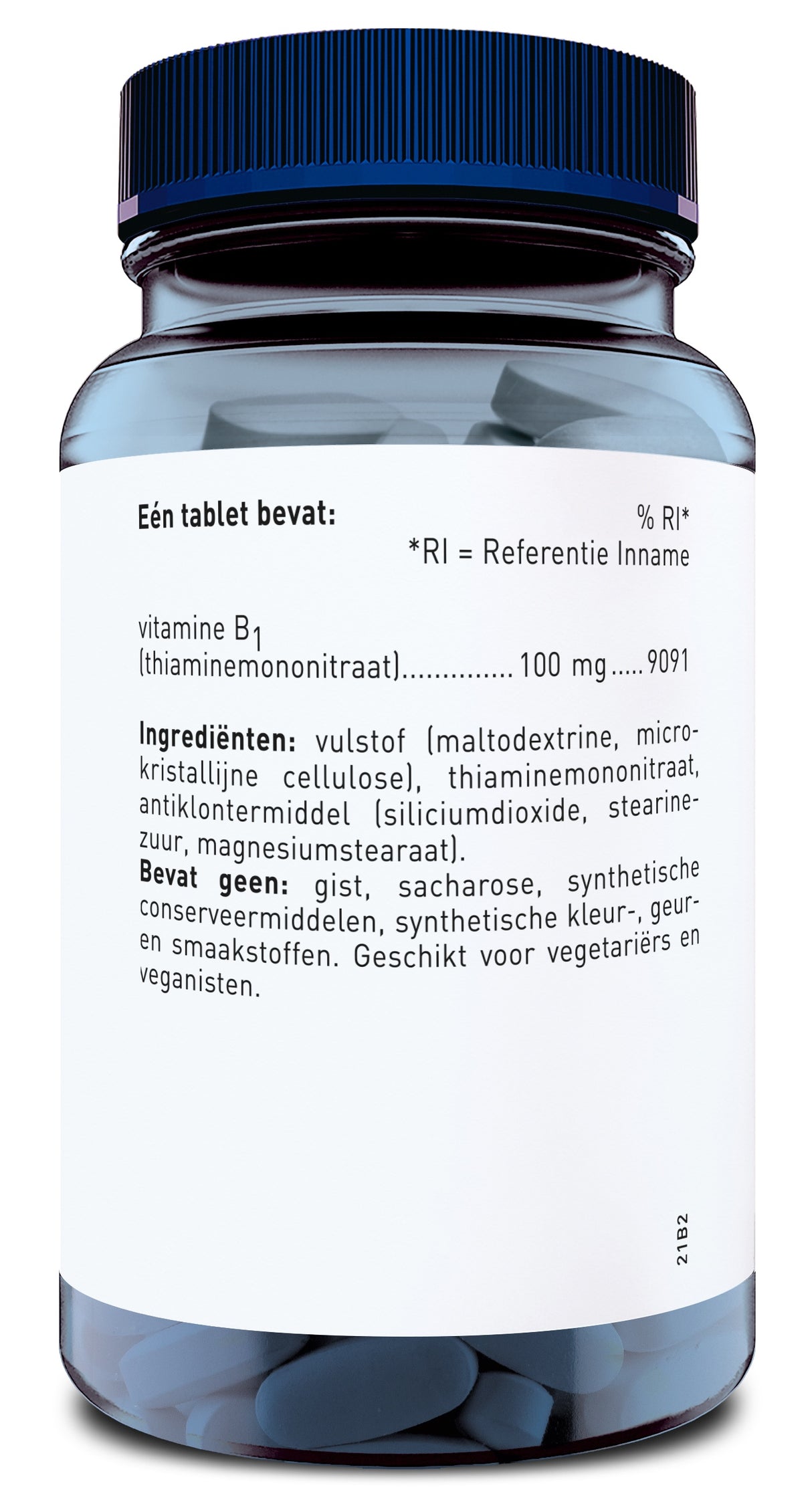 Eine durchsichtige Flasche mit blauem Deckel, gefüllt mit blauen Tabletten. Auf dem weißen Etikett stehen Informationen zu den Inhaltsstoffen, darunter Vitamin B1 (Thiaminmononitraat) mit 100 mg. Die Zutatenliste enthält Füllstoffe wie Maltodextrin und mikrokristalline Cellulose. Es wird darauf hingewiesen, dass keine Hefe, Saccharose oder synthetische Konservierungsmittel enthalten sind. Das Produkt ist für Vegetarier und Veganer geeignet.