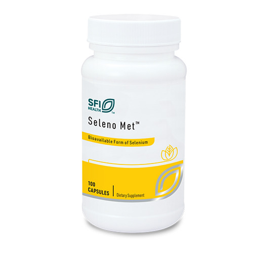 Das Bild zeigt eine weiße Plastikflasche mit einem gelben Etikett. Auf dem Etikett steht 'SFI Health Seleno Met™ Bioavailable Form of Selenium'. Die Flasche enthält 100 Kapseln eines Nahrungsergänzungsmittels. Es gibt ein grünes Logo auf der Flasche.