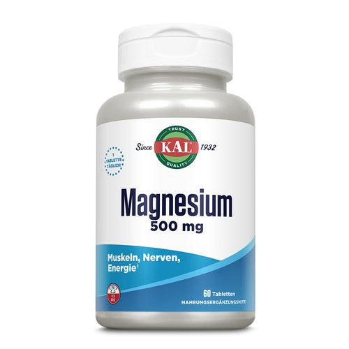 Das Bild zeigt eine weiße Plastikflasche mit einem Schraubverschluss. Auf dem Etikett steht "KAL Magnesium 500 mg". Die Flasche enthält 60 Tabletten und ist als Nahrungsergänzungsmittel deklariert. Die Schrift auf dem Etikett ist blau und es gibt einen Hinweis auf die tägliche Einnahme von einer Tablette. Das Produkt ist für Muskeln, Nerven und Energie gedacht.