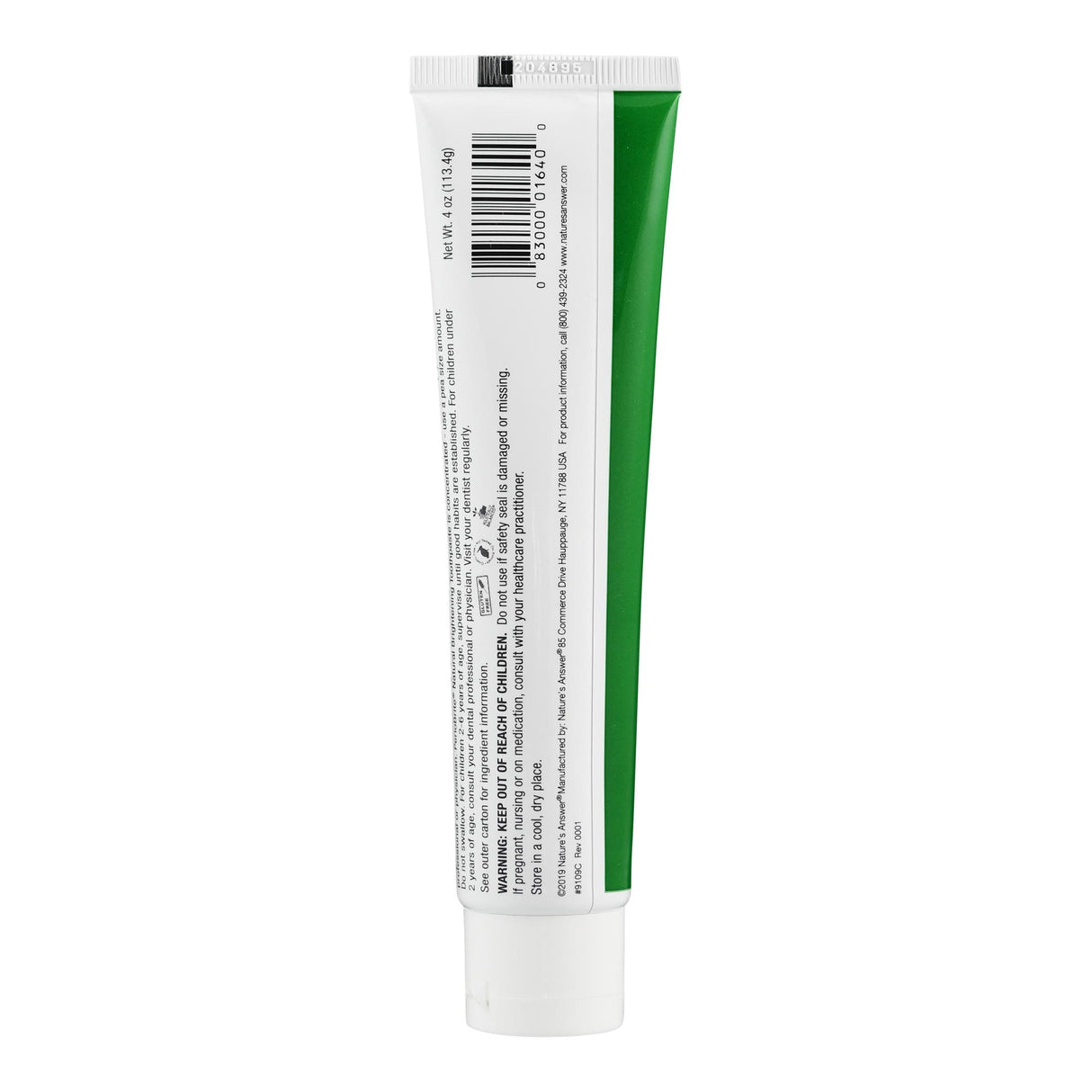 Die Abbildung zeigt eine Zahnpastatube mit grün-weißer Verpackung. Auf der Rückseite sind in schwarzer Schrift Produktinformationen und ein Barcode zu sehen. Die Tube steht aufrecht auf einem weißen Hintergrund.