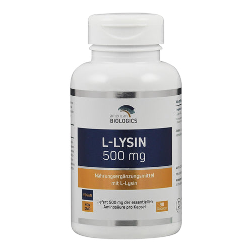 Das Bild zeigt eine weiße Plastikflasche mit einem Etikett. Auf dem Etikett steht "L-Lysin 500 mg" von "American Biologics". Es handelt sich um ein Nahrungsergänzungsmittel mit 90 Kapseln, vegan und non-GMO. Die Farben des Etiketts sind Blau und Orange.