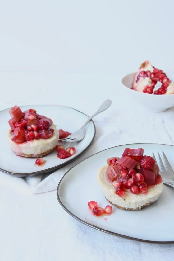 Rhabarber-Granatapfel-Cheesecake ohne Backen: leicht, saisonal, überraschend