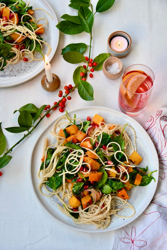 Kürbis-Spaghetti mit Spinat – Weihnachtsrezept in 25 Minuten