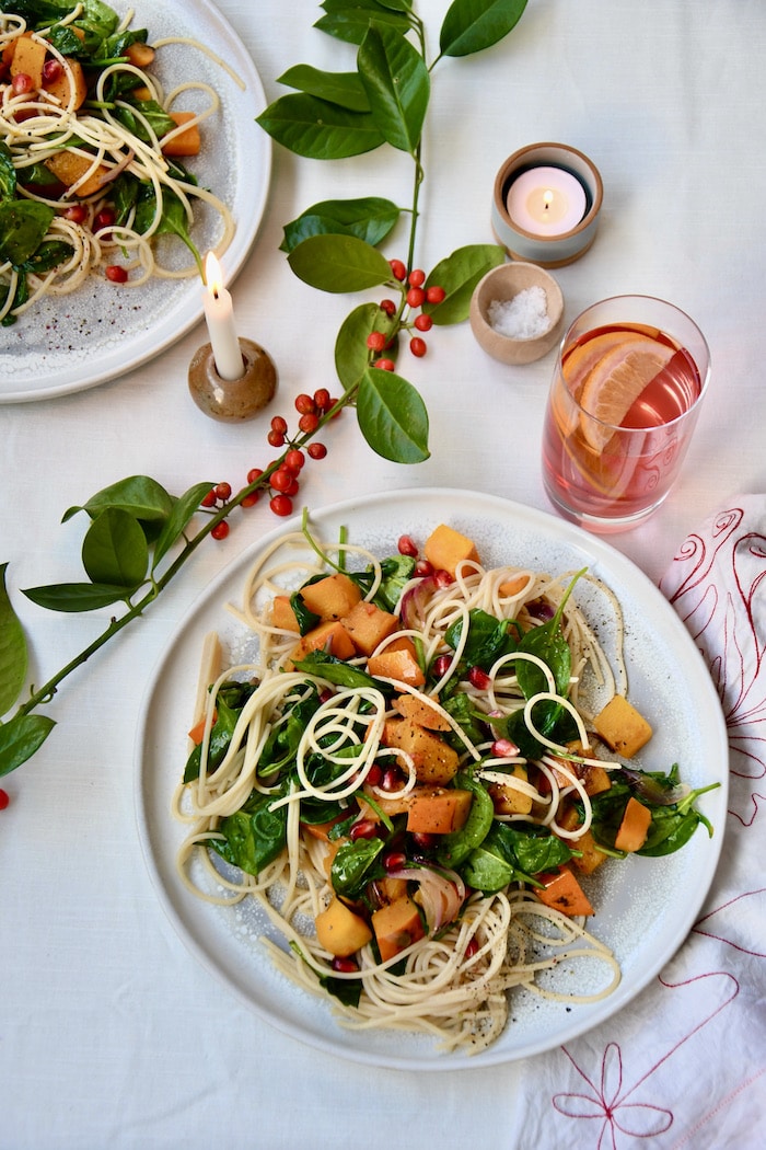 Kürbis-Spaghetti mit Spinat – Weihnachtsrezept in 25 Minuten