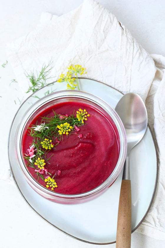 Rote-Bete-Suppe mit Apfel & Meerrettich 