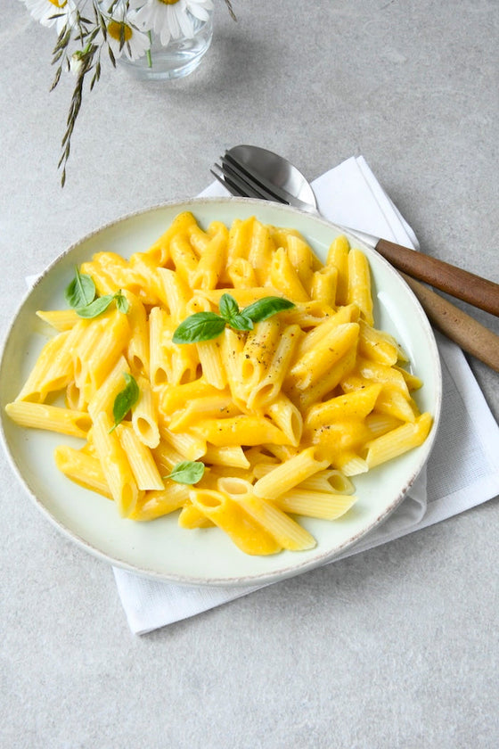 Vegane Mac & Cheese mit Kartoffel-Karotten-Sauce – glutenfrei & cremig