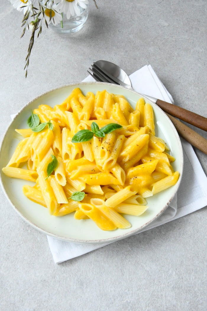 Vegane Mac & Cheese mit Kartoffel-Karotten-Sauce – glutenfrei & cremig
