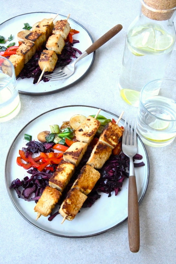 Tofuspieße vom Grill mit Wok-Gemüse