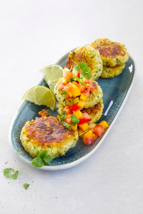 Kartoffel-Zucchini-Bratlinge mit fruchtiger Tomatensalsa
