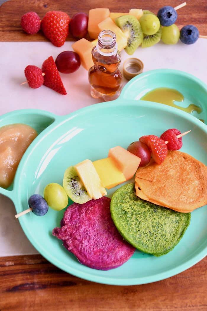 Pfannkuchen mit Fruchtspießen | Bunt wie ein Regenbogen