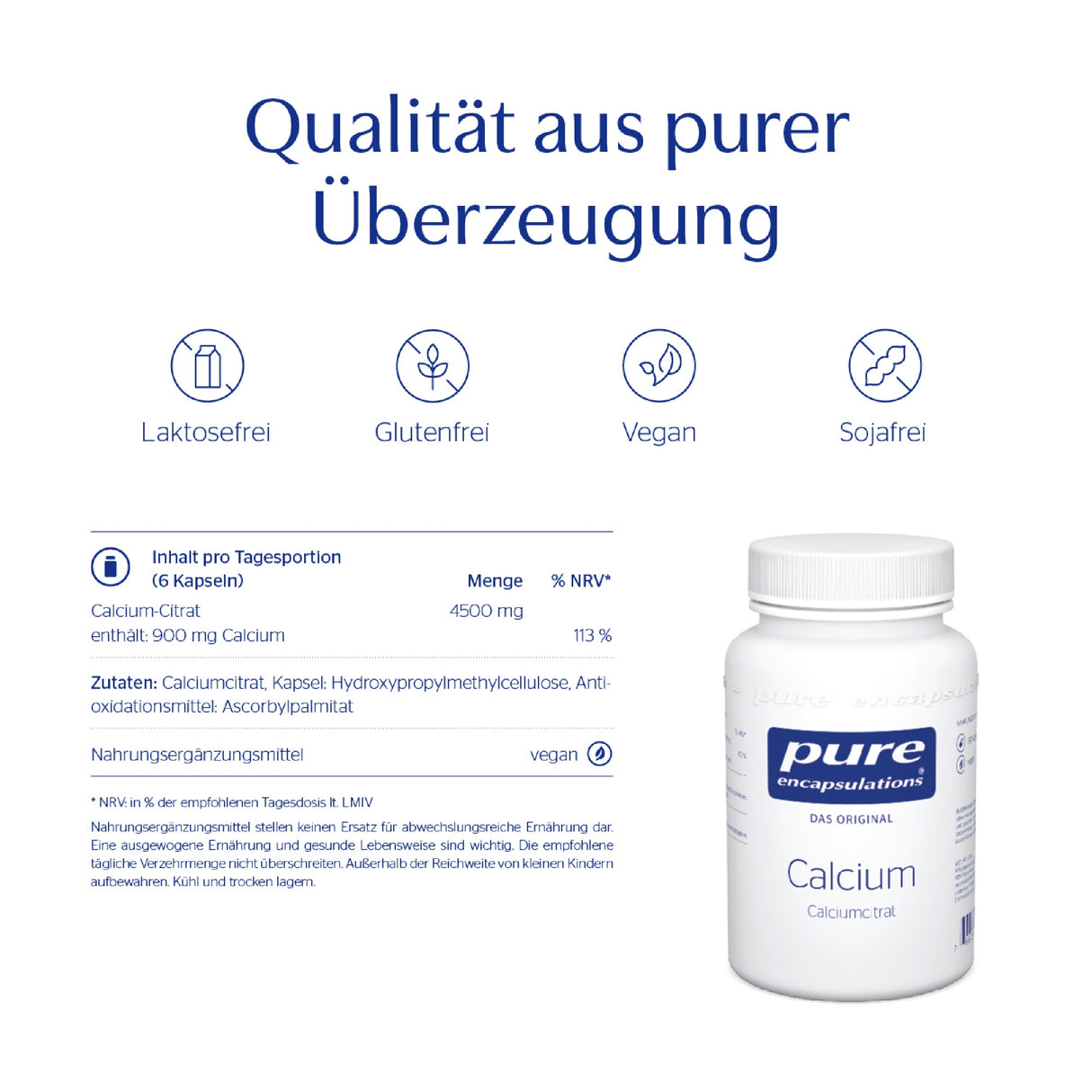 Das Bild zeigt eine Verpackung von Nahrungsergänzungsmitteln der Marke 'Pure Encapsulations'. Oben steht der Text 'Qualität aus purer Überzeugung'. Darunter befinden sich Symbole und Texte, die darauf hinweisen, dass das Produkt laktosefrei, glutenfrei, vegan und sojafrei ist. Auf der linken Seite sind Nährwertangaben zu sehen, die Informationen über die Inhaltsstoffe und die Tagesdosis geben. Rechts ist eine weiße Flasche mit dem Label 'Calcium' abgebildet.