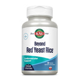 Eine weiße Plastikflasche mit einem Etikett, das den Markennamen KAL zeigt. Auf dem Etikett steht 'Beyond Red Yeast Rice', ein Nahrungsergänzungsmittel zur Unterstützung der Herzgesundheit. Die Flasche enthält 60 Tabletten und ist für den täglichen Gebrauch vorgesehen.