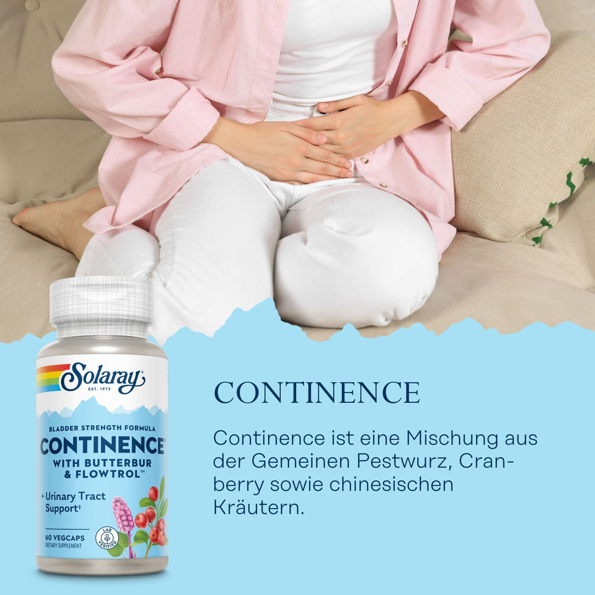 Eine Frau in einem rosa Hemd und weißen Hosen sitzt auf einem beigen Sofa und hält sich den Bauch. Neben ihr ist eine Flasche Solaray Continence Nahrungsergänzungsmittel abgebildet. Der Text beschreibt das Produkt als Mischung aus Pestwurz, Cranberry und chinesischen Kräutern zur Unterstützung der Harnwege.