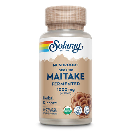 Das Bild zeigt eine Flasche mit Nahrungsergänzungsmitteln der Marke Solaray. Auf dem Etikett steht 'Maitake Fermented 1000 mg per serving'. Die Flasche enthält 60 organische Kapseln und ist als USDA Organic, lab verified und vegan gekennzeichnet. Das Design des Etiketts ist in Beige und Blau gehalten mit einem stilisierten Bergmotiv oben.