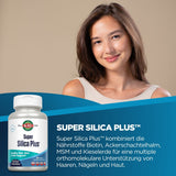 Eine Frau mit braunen Haaren lächelt in die Kamera. Neben ihr ist eine Packung Super Silica Plus von KAL zu sehen. Der Hintergrund ist beige. Auf der Verpackung steht, dass das Produkt Nährstoffe wie Biotin und Kieselerde enthält, die Haare, Nägel und Haut unterstützen.