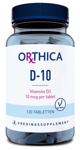 Das Bild zeigt eine Flasche mit dem Etikett "Orthica D-10". Auf dem Etikett steht "Vitamine D3, 10 mcg per tablet, 120 Tabletten, Vegetarisch, Voedingssupplement". Die Flasche hat einen blauen Deckel und enthält Tabletten.