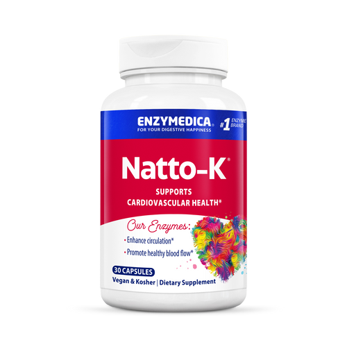 Das Bild zeigt eine weiße Plastikflasche mit einem roten Etikett. Auf dem Etikett steht groß "Natto-K" und darunter "Supports Cardiovascular Health". Oben auf dem Etikett ist der Markenname "Enzymedica" zu sehen. Am unteren Rand des Etiketts stehen die Worte "Vegan & Kosher | Dietary Supplement". Ein buntes Herz ist ebenfalls auf dem Etikett abgebildet. Die Flasche enthält 30 Kapseln.