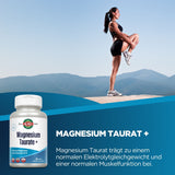 Frau in Sportkleidung dehnt sich auf einem Berg. Im Vordergrund eine Magnesium Taurat Verpackung mit Text über Elektrolytgleichgewicht und Muskelfunktion.