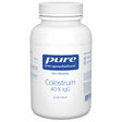 Eine weiße Plastikflasche mit Schraubverschluss. Auf dem Etikett steht 'pure encapsulations Colostrum 40% IgG'. Die Flasche enthält 90 Kapseln. Das Produkt ist für Vegetarier geeignet.