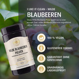 Ein Glasbehälter mit der Aufschrift 'Wilde Blaubeeren Pulver'. Der Hintergrund ist beige mit verschiedenen Symbolen, die Vorteile des Produkts wie 'schonend getrocknet', 'reines Pulver', 'hoher Anthocyangehalt', 'reif geerntet', 'aus Kanada' und 'Vaccinium angustifolium' darstellen. Der Behälter ist dunkel mit einem beigen Etikett, das angibt, dass das Produkt ohne Gentechnik, glutenfrei und vegan ist. Das Gewicht beträgt 250 g.