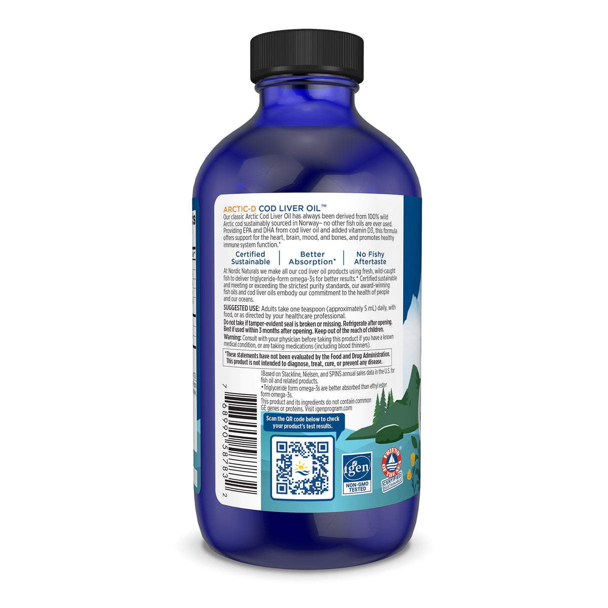 Das Bild zeigt eine blaue Flasche mit einem Etikett. Auf dem Etikett steht "Arctic Cod Liver Oil". Es gibt Informationen über die Inhaltsstoffe, Verwendungshinweise und Zertifizierungen. Ein QR-Code ist ebenfalls sichtbar. Die Flasche hat einen schwarzen Verschluss.
