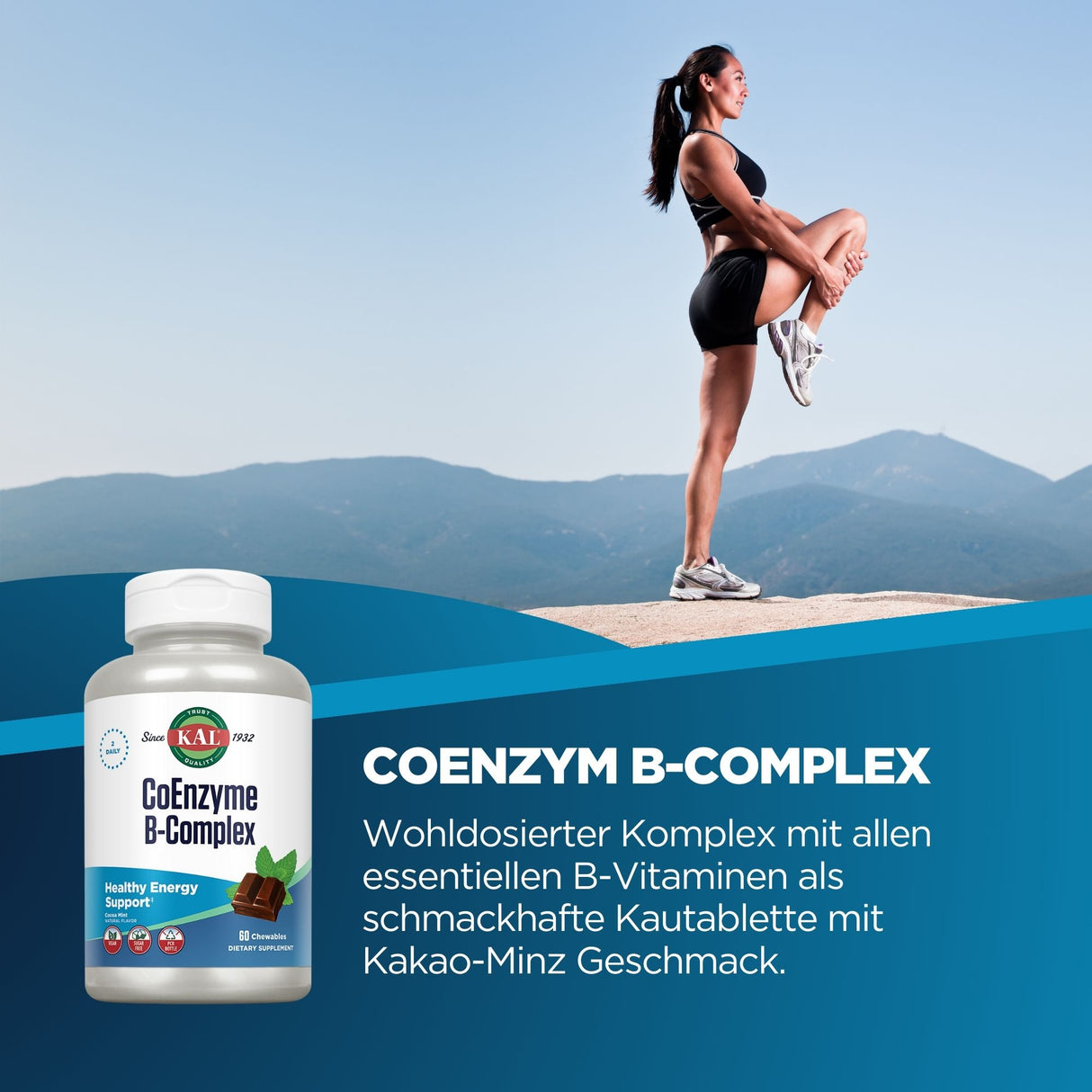 Eine Frau in Sportkleidung steht auf einem Felsen in einer Berglandschaft und dehnt ihr Bein. Im Vordergrund ist eine Packung CoEnzyme B-Complex von KAL zu sehen. Die Verpackung enthält 60 Kautabletten mit Kakao-Minz-Geschmack.