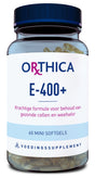 Ein Glasbehälter mit blauer Kappe, gefüllt mit Mini-Softgels. Auf dem Etikett steht 'Orthica E-400+', 'Krachtige formule voor behoud van gezonde cellen en weefsels', '60 Mini Softgels', 'Voedingssupplement'.