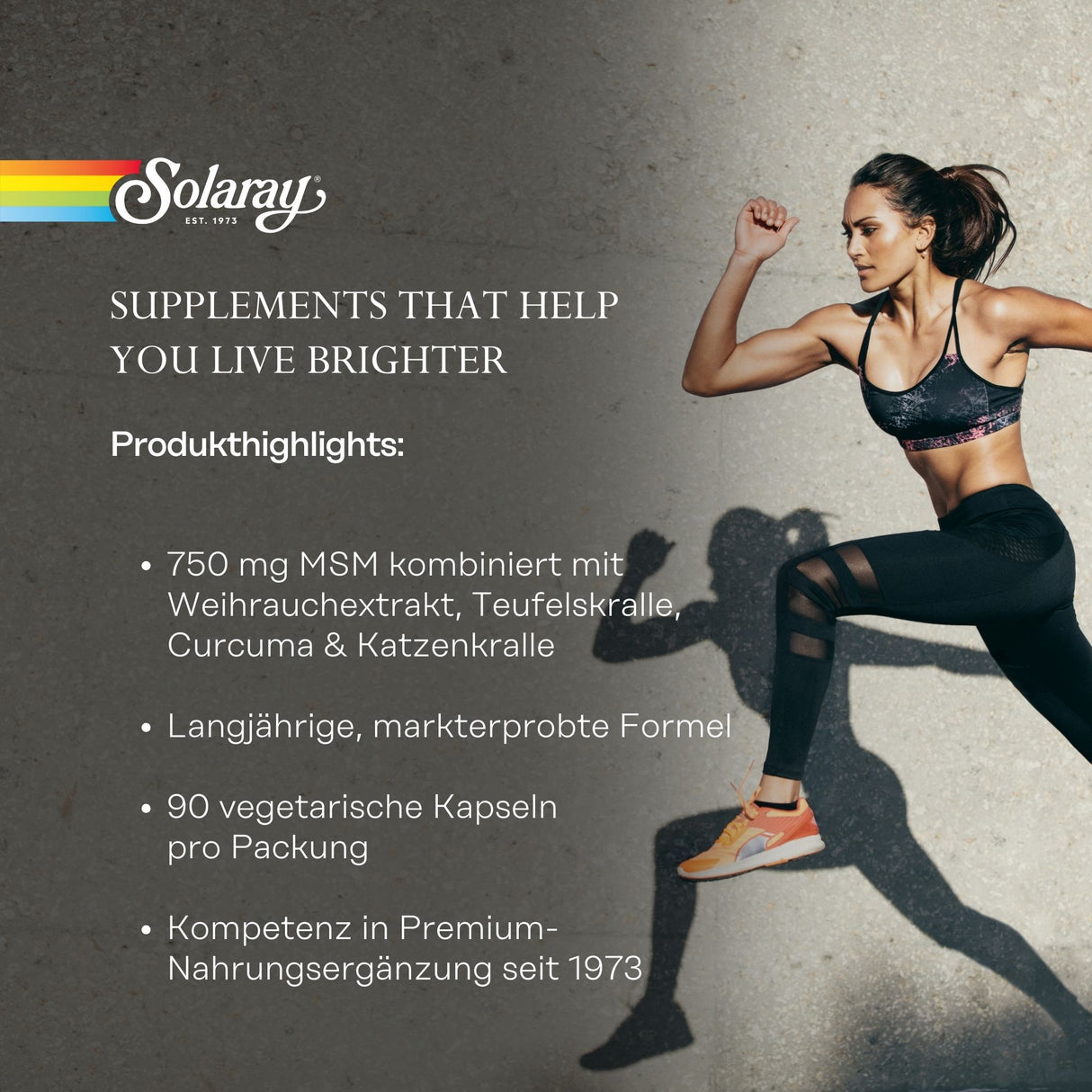 Das Bild zeigt eine Frau in Sportkleidung, die dynamisch springt. Links ist ein Textbereich mit dem Solaray-Logo und dem Slogan "SUPPLEMENTS THAT HELP YOU LIVE BRIGHTER". Darunter sind Produkthighlights aufgelistet: 750 mg MSM kombiniert mit Weihrauchextrakt, Teufelskralle, Curcuma & Katzenkralle, langjährige, markterprobte Formel, 90 vegetarische Kapseln pro Packung, Kompetenz in Premium-Nahrungsergänzung seit 1973. Der Hintergrund ist eine Betonwand.