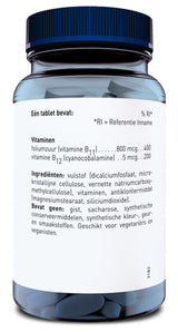 Ein blaues Glas mit einem blauen Schraubverschluss enthält Tabletten. Auf dem weißen Etikett steht in niederländischer Sprache die Beschreibung der Inhaltsstoffe, darunter Folsäure (Vitamin B11) und Vitamin B12. Die Inhaltsstoffe sind für Vegetarier und Veganer geeignet und enthalten keine Hefe, Saccharose oder synthetische Konservierungsstoffe. Das Etikett ist klar lesbar und bietet detaillierte Informationen über die Inhaltsstoffe und deren Mengen.