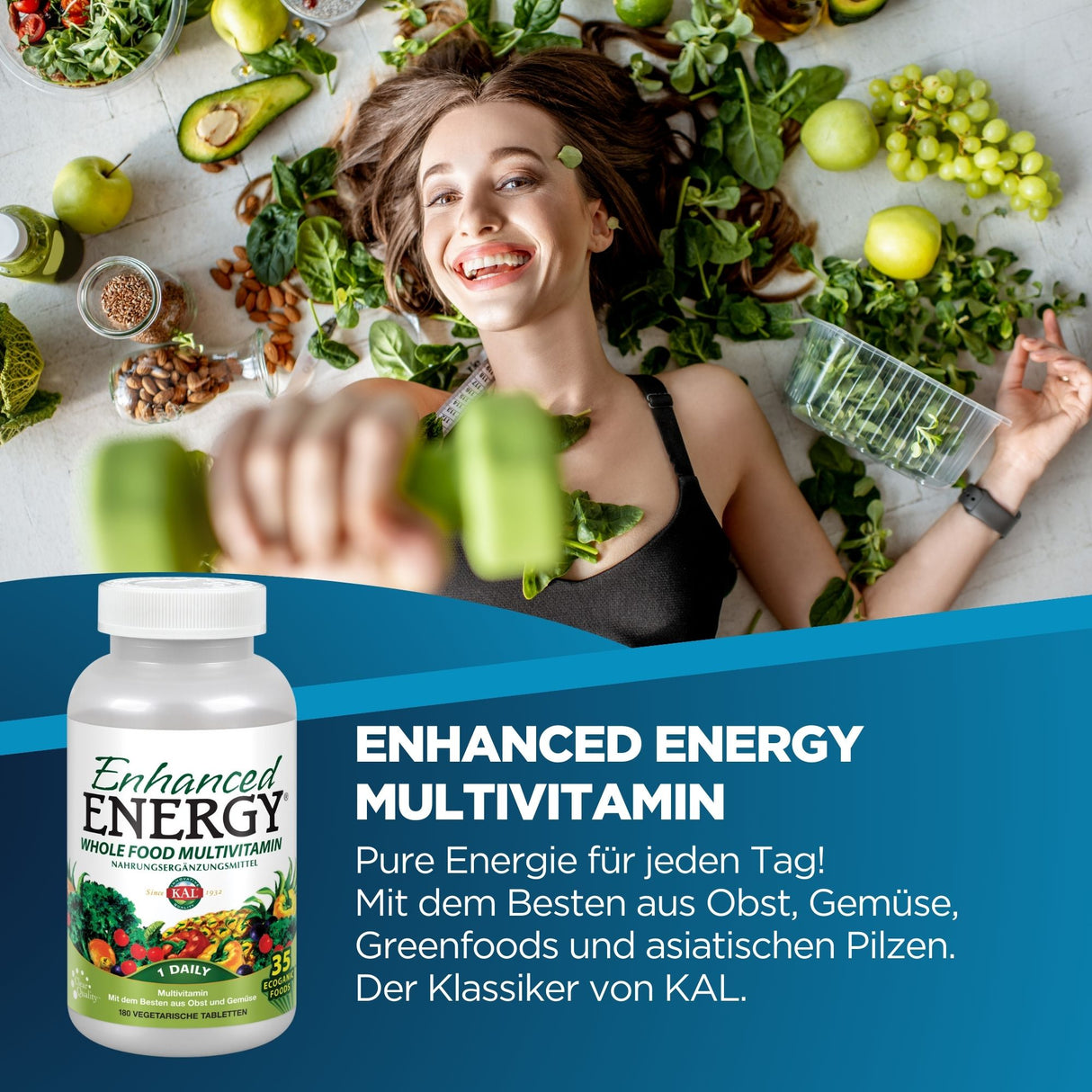 Eine lächelnde Frau liegt auf dem Boden, umgeben von frischem Obst und Gemüse. Sie hält eine grüne Hantel in der Hand. Im Vordergrund ist eine Flasche 'Enhanced Energy Multivitamin' von KAL zu sehen, mit Text, der die Vorteile des Produkts beschreibt.