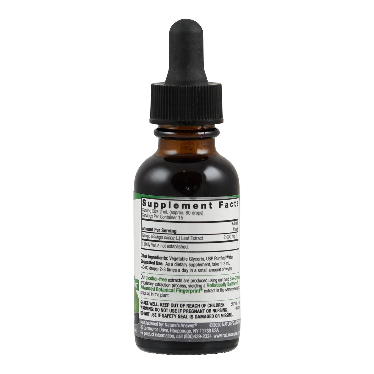 Eine kleine, braune Glasflasche mit schwarzem Schraubverschluss und Pipette. Auf der Flasche befindet sich ein Etikett mit der Aufschrift "Supplement Facts". Die Flasche enthält Ginkgo (Ginkgo biloba L.) Blatt-Extrakt mit 2000 mg pro Portion. Weitere Inhaltsstoffe sind pflanzliches Glycerin und gereinigtes Wasser. Die empfohlene Einnahme beträgt 1-2 ml, zwei- bis dreimal täglich. Auf der Flasche befinden sich Warnhinweise und Herstellerinformationen.