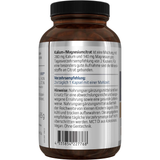 Eine weiße Plastikflasche mit der Aufschrift 'Kalium-/Magnesiumcitrat' von American Biologics steht vor einem weißen Hintergrund. Die Flasche enthält Nahrungsergänzungsmittel mit Kalium und Magnesium, ist vegan und gentechnikfrei. Auf dem Etikett sind 280 mg Kalium und 140 mg Magnesium pro Tagesverzehrsempfehlung angegeben. Zwei Kapseln liegen vor der Flasche.